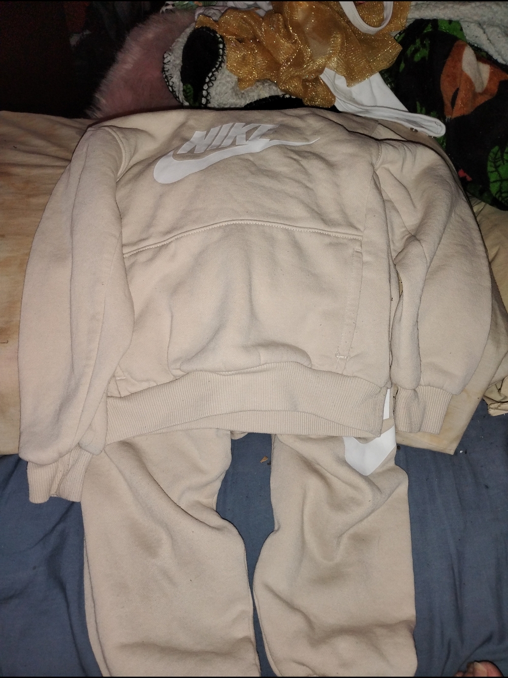 Toddler Girls' Nike Beige Sweatshirt and Sweatpants Set